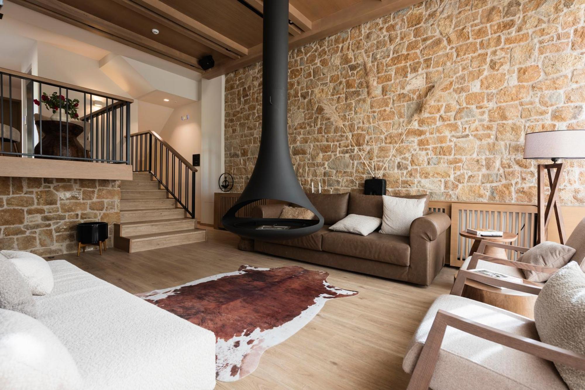 Revi Mountain Resort Boutique Hotel กาลาวริตา ภายนอก รูปภาพ