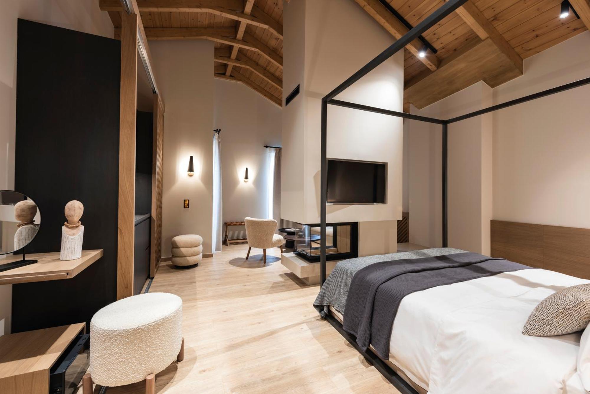Revi Mountain Resort Boutique Hotel กาลาวริตา ห้อง รูปภาพ