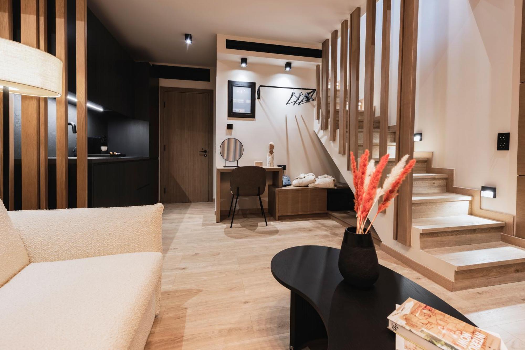 Revi Mountain Resort Boutique Hotel กาลาวริตา ภายนอก รูปภาพ