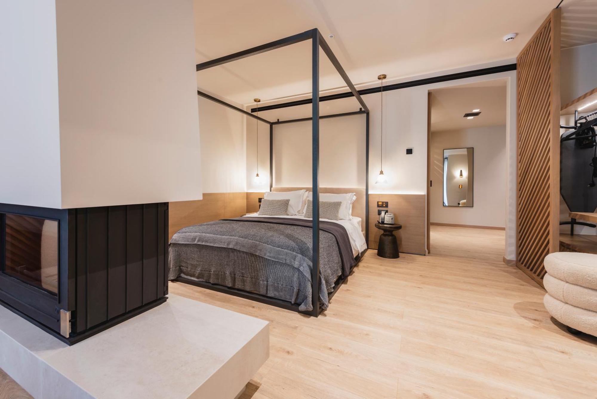 Revi Mountain Resort Boutique Hotel กาลาวริตา ภายนอก รูปภาพ
