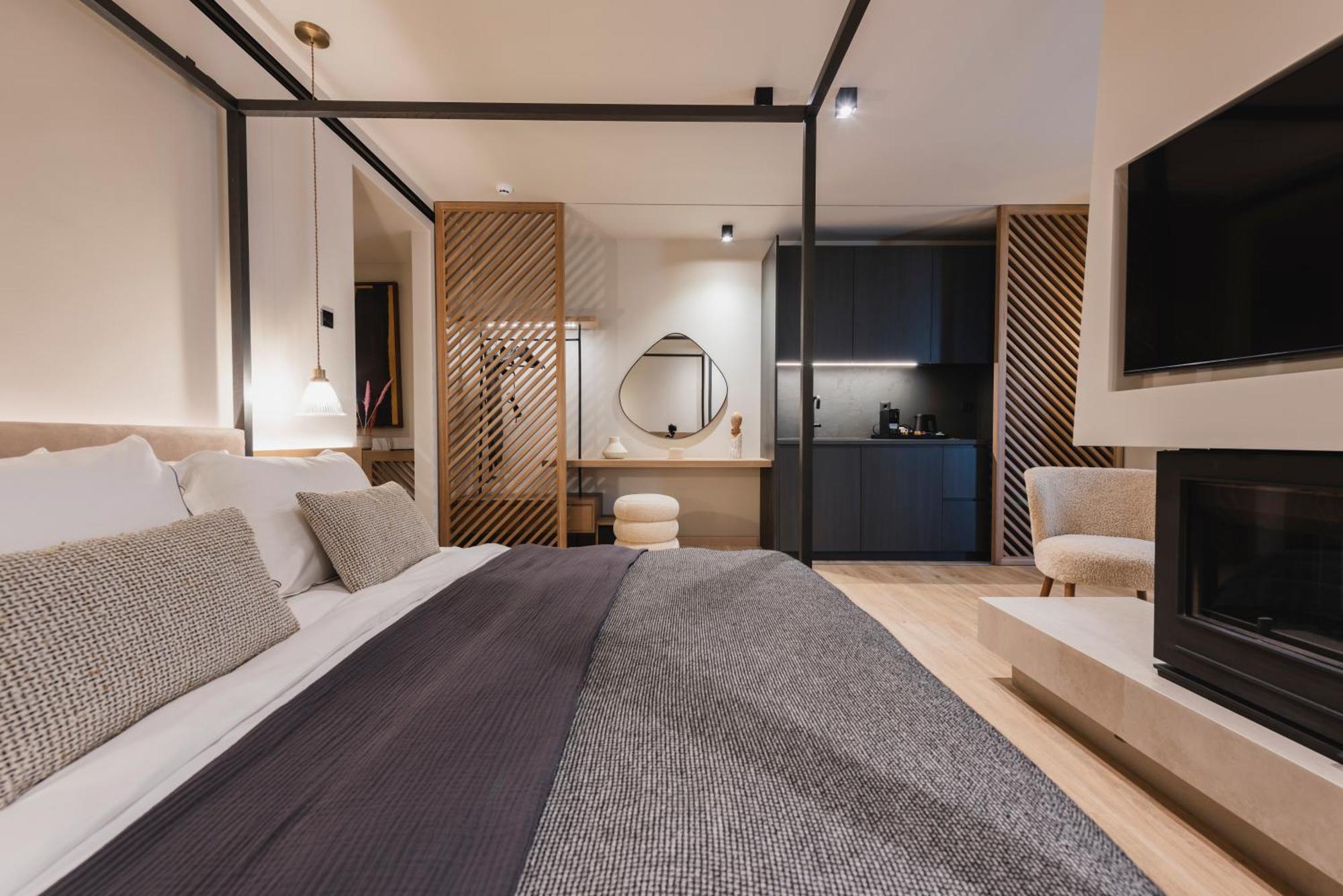 Revi Mountain Resort Boutique Hotel กาลาวริตา ภายนอก รูปภาพ